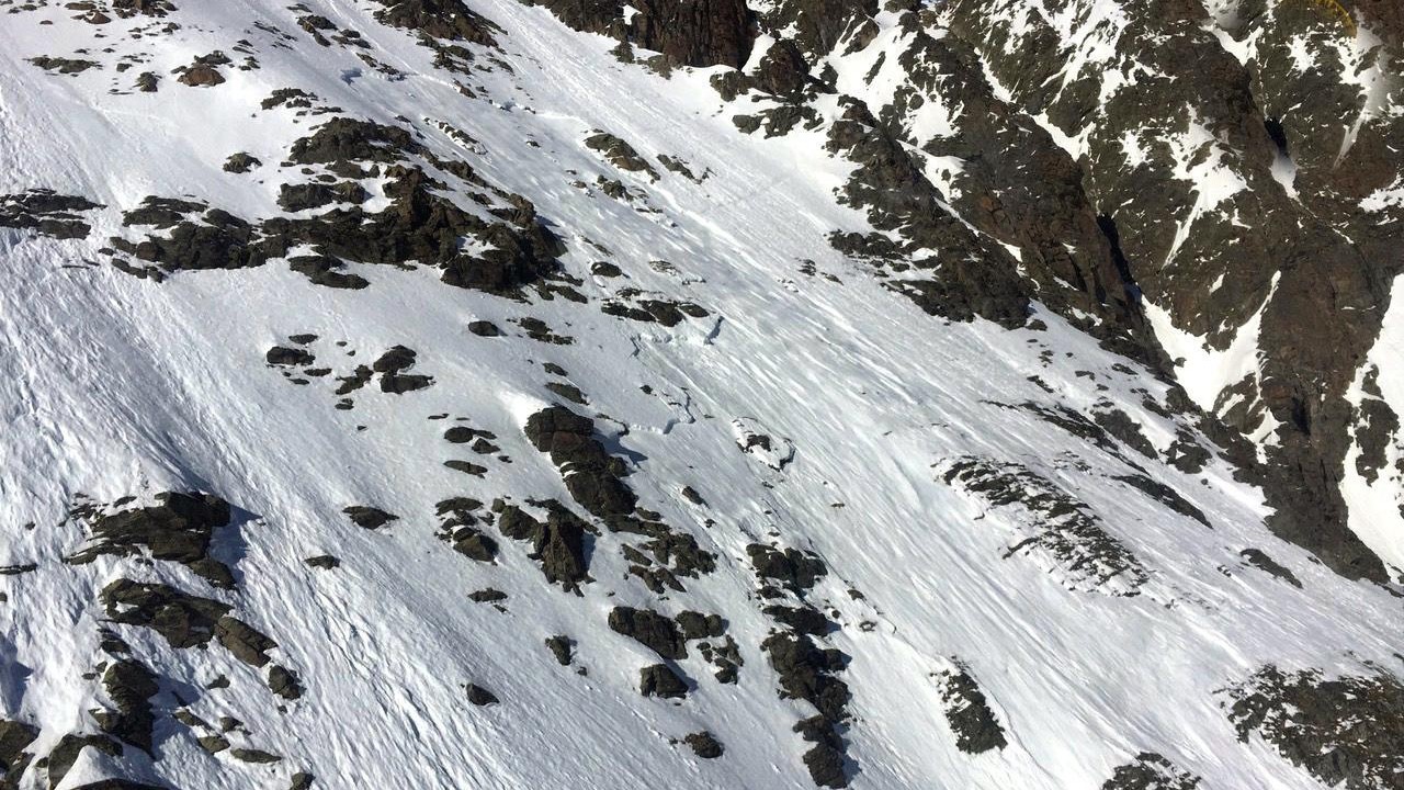 Francia, valanga in zona Chamonix: morto noto alpinista, 3 feriti