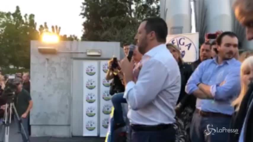 Salvini: “Chi ci attacca? Una squadra di calcetto di sfigati: Saviano, Corona, Balotelli”