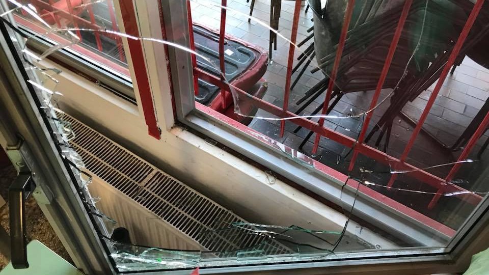 Milano, vandalizzato Istituto pedagogico della Resistenza. “Atto vile”