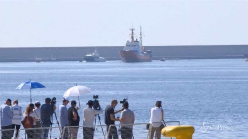 Migranti, a Valencia anche la Aquarius