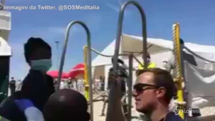 Lo sbarco di Aquarius a Valencia