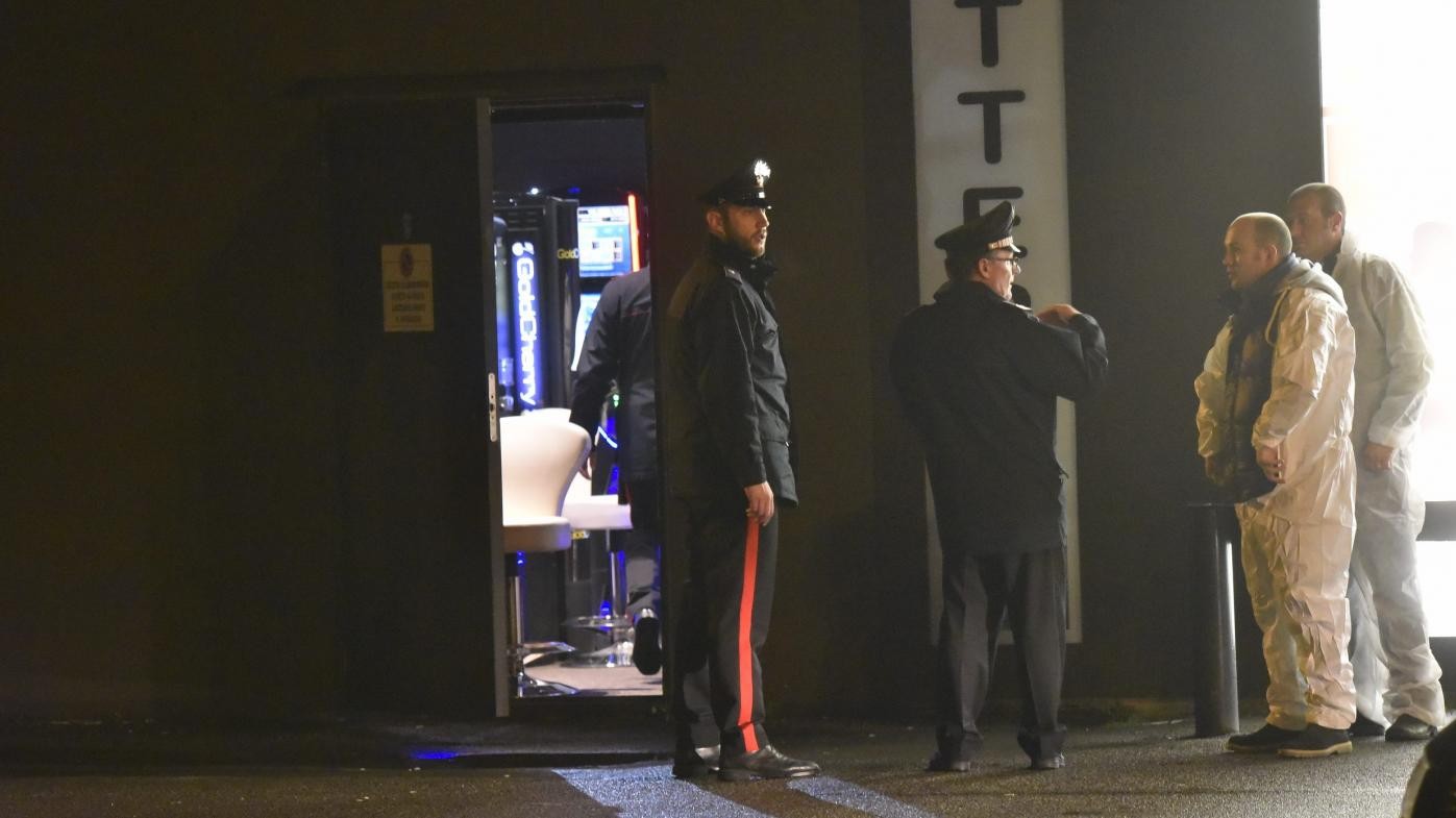 Caravaggio, sparatoria nella sala slot: morti due conviventi. Confessa un fratello