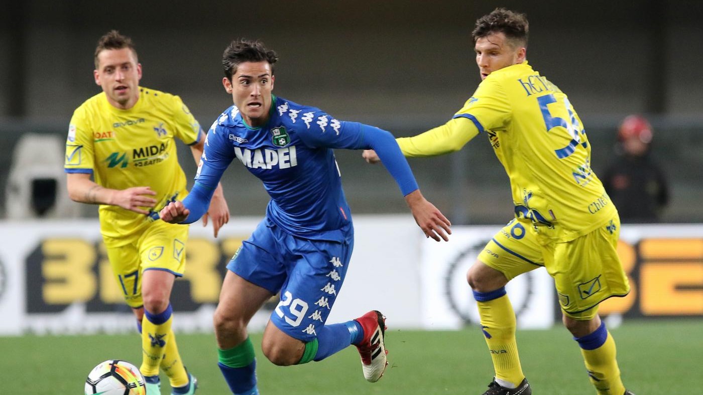 Sassuolo in 9 raggiunge Chievo nel recupero: 1-1 al Bentegodi