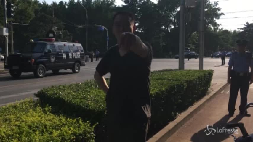 Kim Jong-Un a Pechino, la sicurezza minaccia un reporter