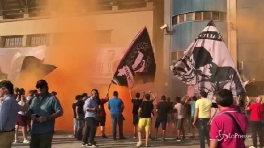Frosinone-Palermo, la protesta dei tifosi dopo il ricorso per la promozione respinto