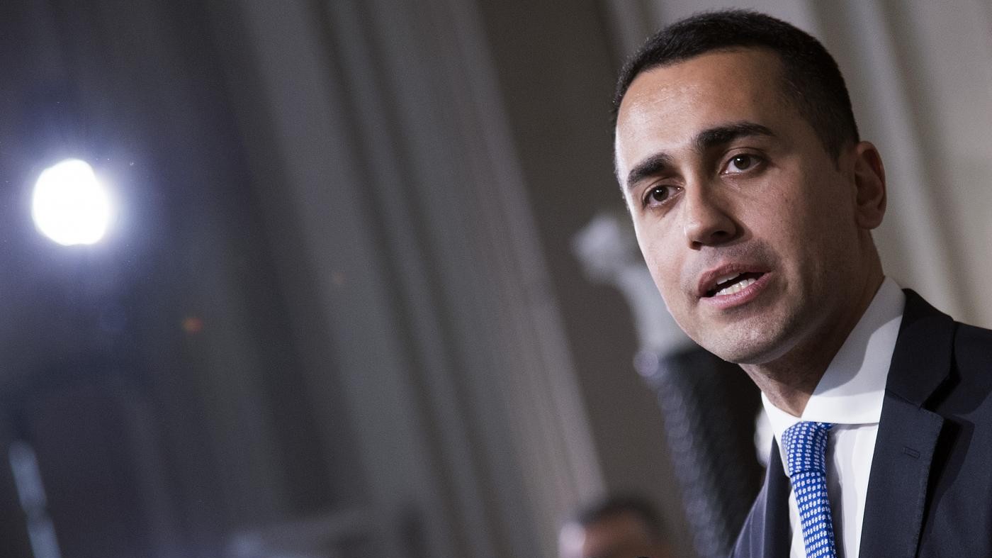 Di Maio apre al Pd: “Sotterriamo l’ascia di guerra”. Martina: “Bene nuovi toni ma non cambiamo linea”