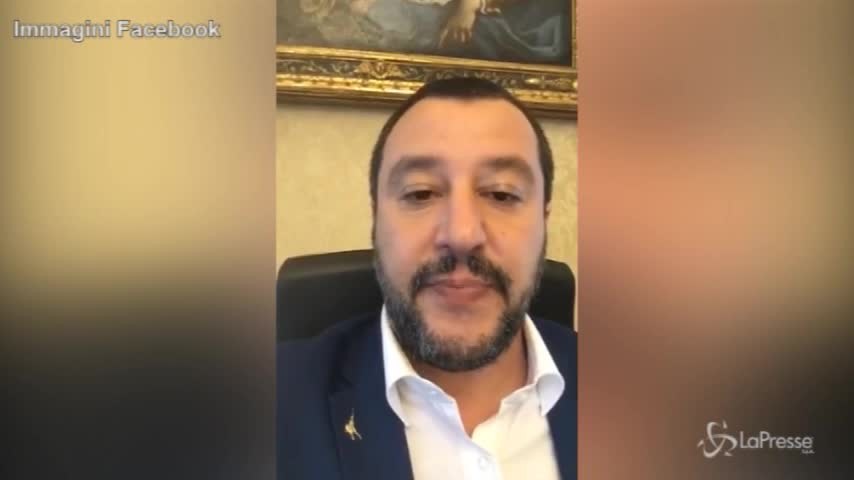 Migranti, Salvini: “Lifeline porti in Olanda il suo carico di essere umani”