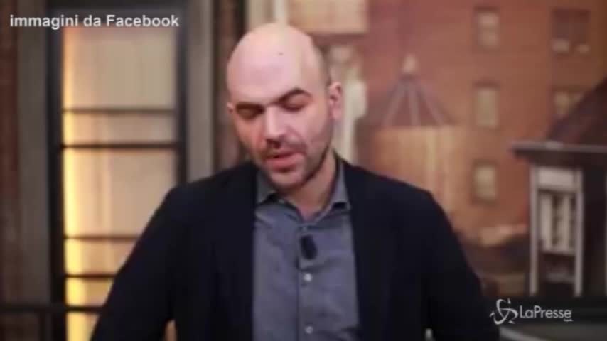Saviano risponde a Salvini: “Buffone, non ho paura di te”