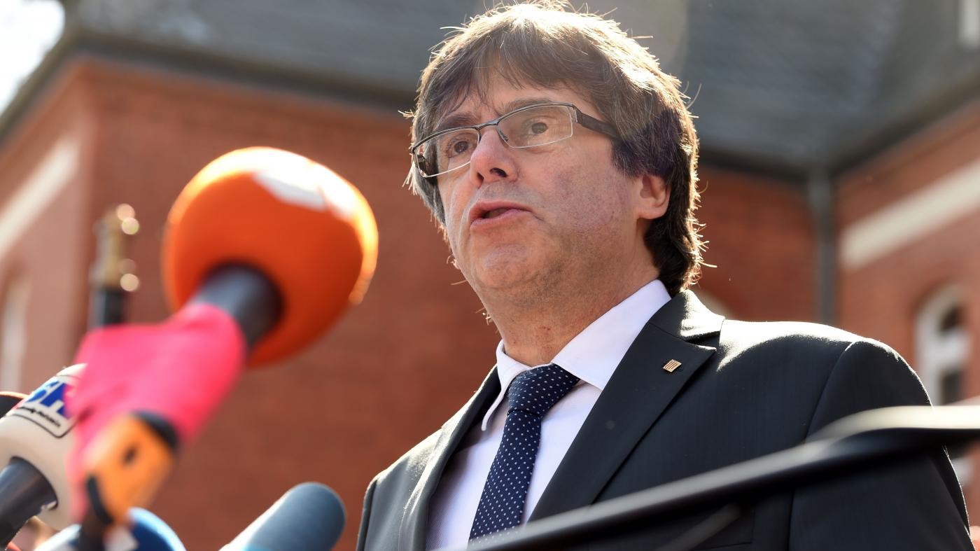 Puigdemont a Madrid: “Ratifichi governo catalano. Indipendenza non unica soluzione”