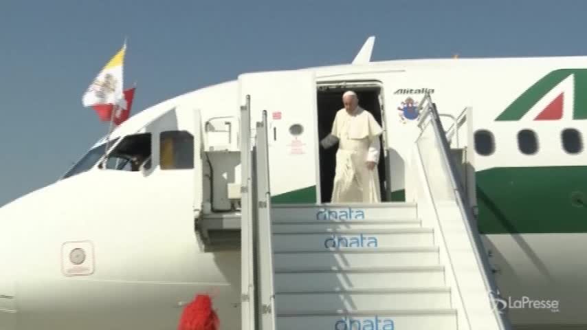 Migranti, il Papa elogia l’Italia: “E’ stata generosa”