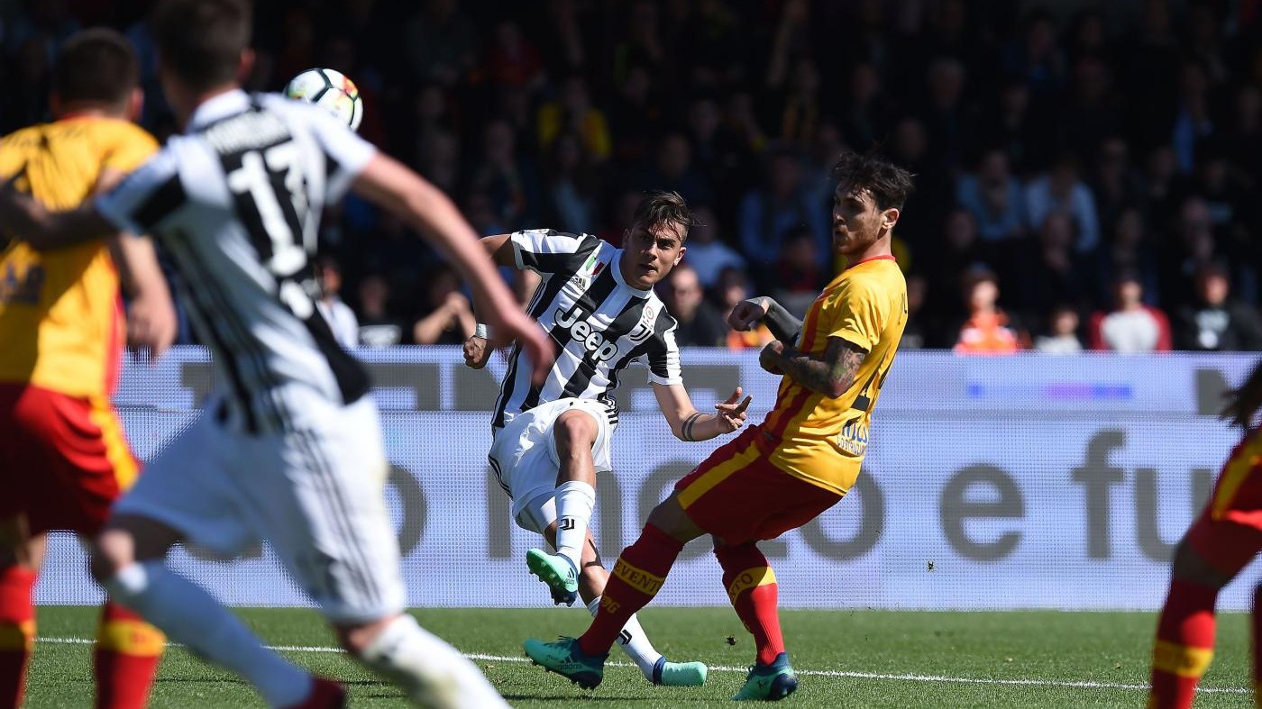Dybala tris trascina la Juve: Benevento sconfitto 4-2