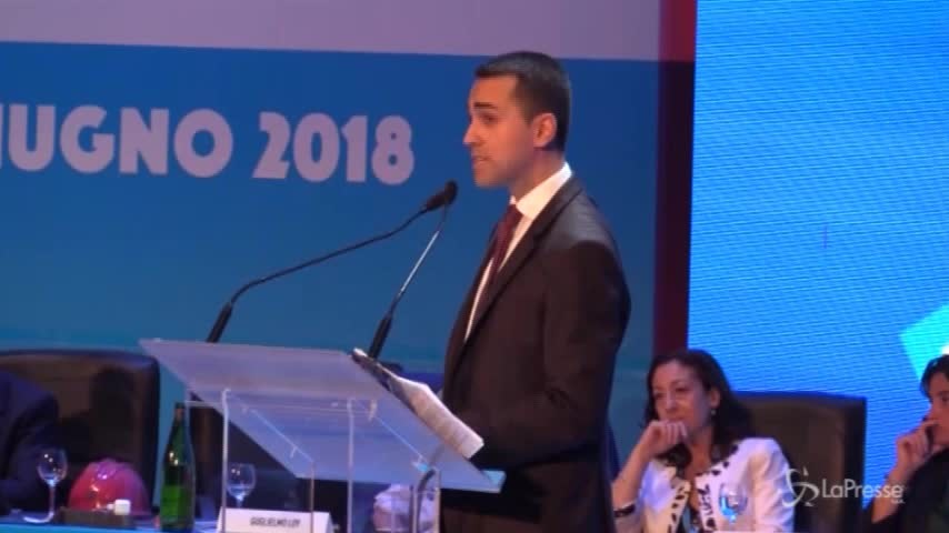 Di Maio: “Per reddito di cittadinanza 8 ore di lavoro gratis la settimana”