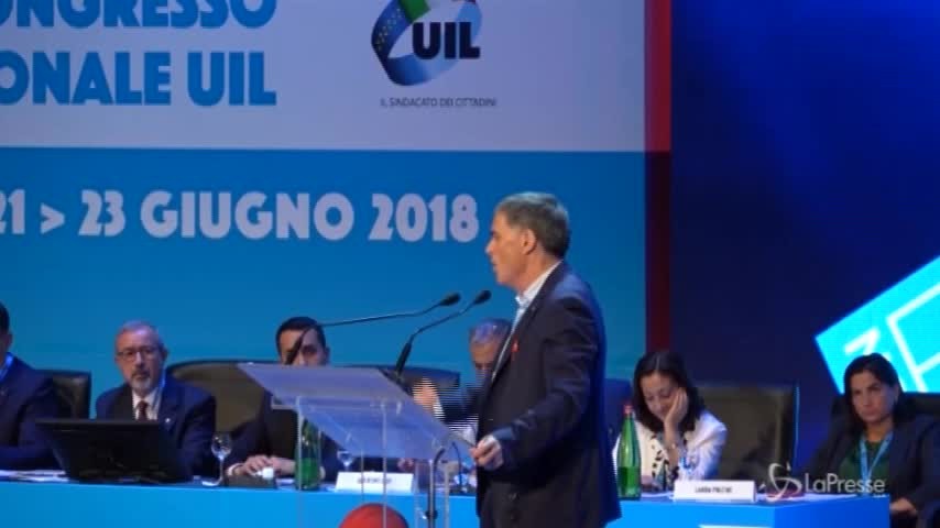 Standing ovation per Palombella e Di Maio riceve l’elmetto