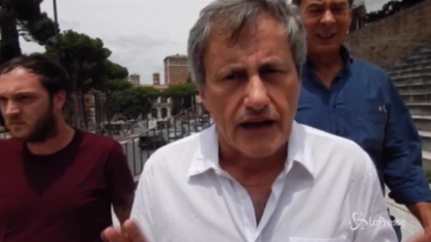 Alemanno contro Raggi: “Almirante non era antisemita”