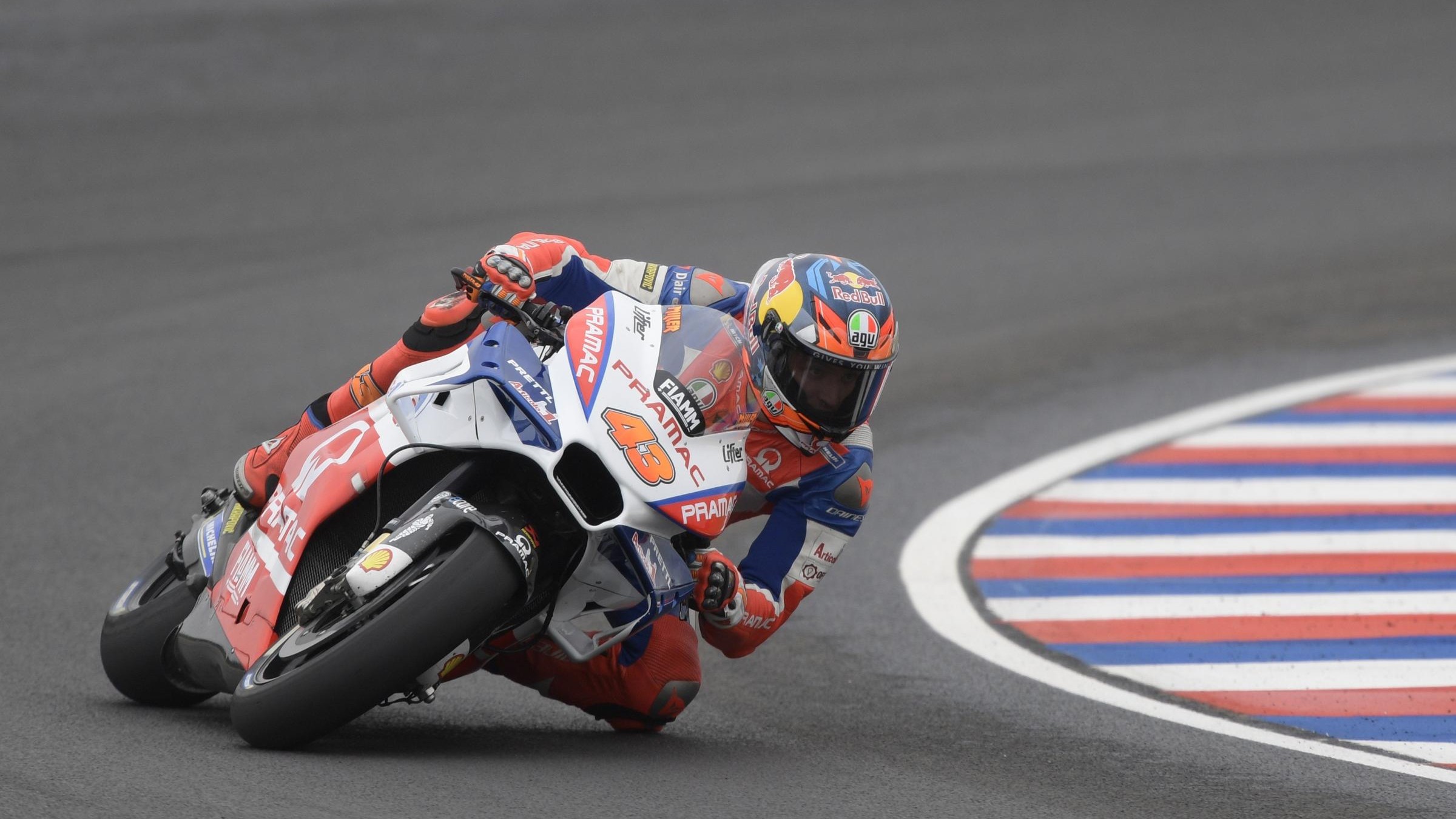 MotoGp, impresa Miller in Argentina: pole con gomme slick, Dovi e Rossi indietro