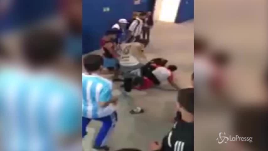 Russia 2018, argentini aggrediscono tifoso croato