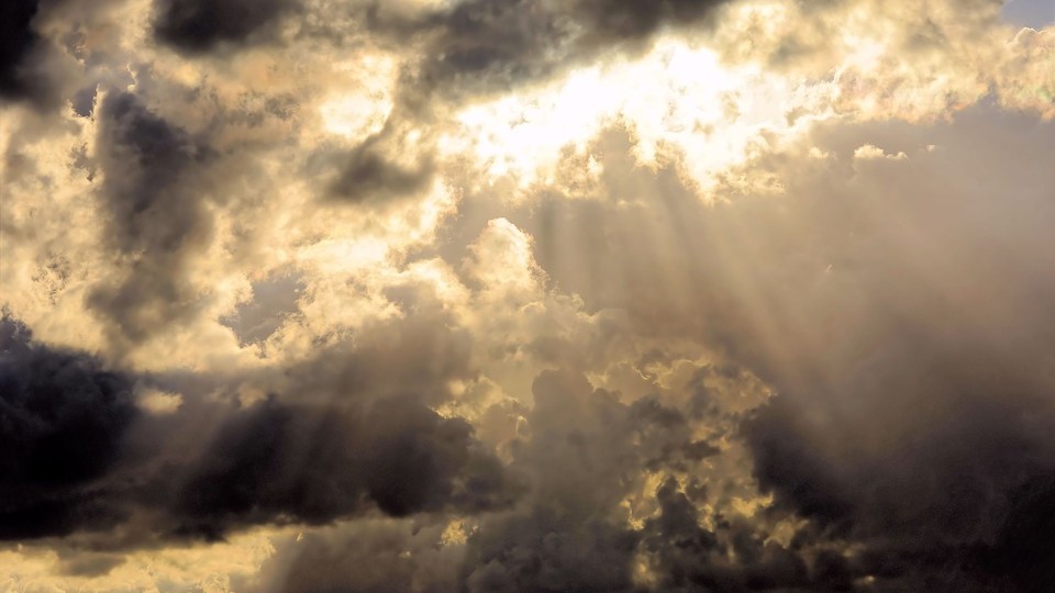 Cielo nuvoloso con qualche pioggia: il meteo del 10 e 11 aprile