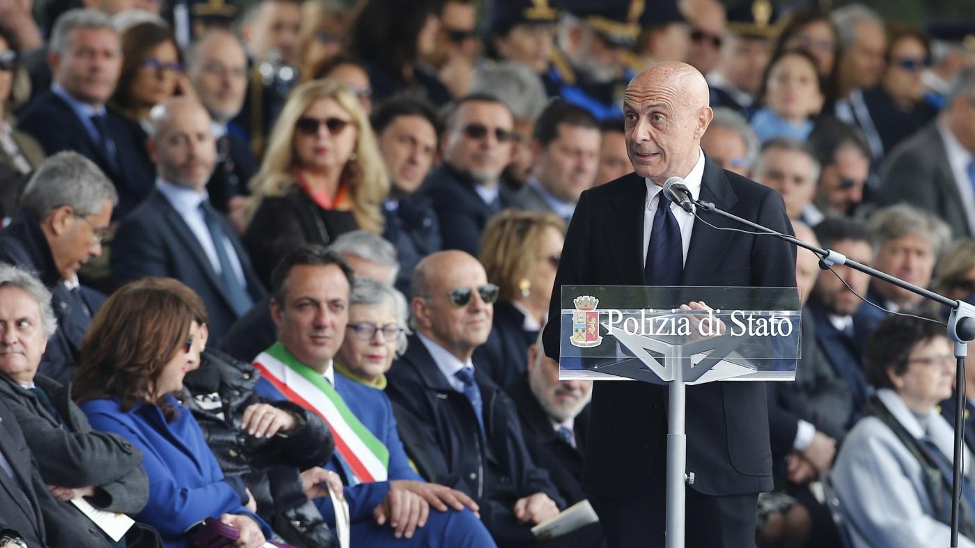 Festa della Polizia, Minniti:  “Reati in calo: 2017 anno migliore”
