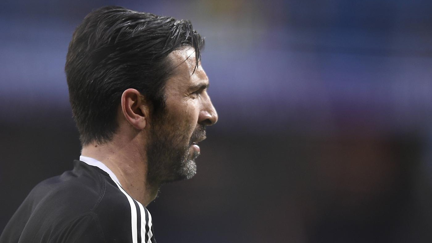 Dopo la beffa e la rabbia Buffon dice addio al calcio | Video