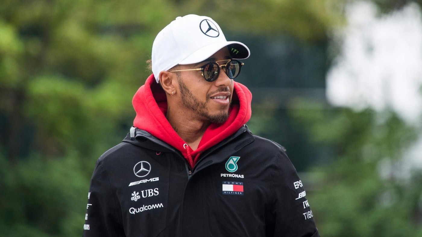 F1, Hamilton domina libere e medita il riscatto in Cina. Ferrari insegue