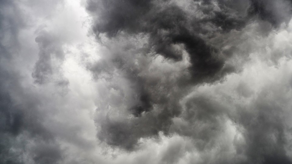 Continua il brutto tempo con nuvole e temporali: il meteo del 15 e 16 aprile