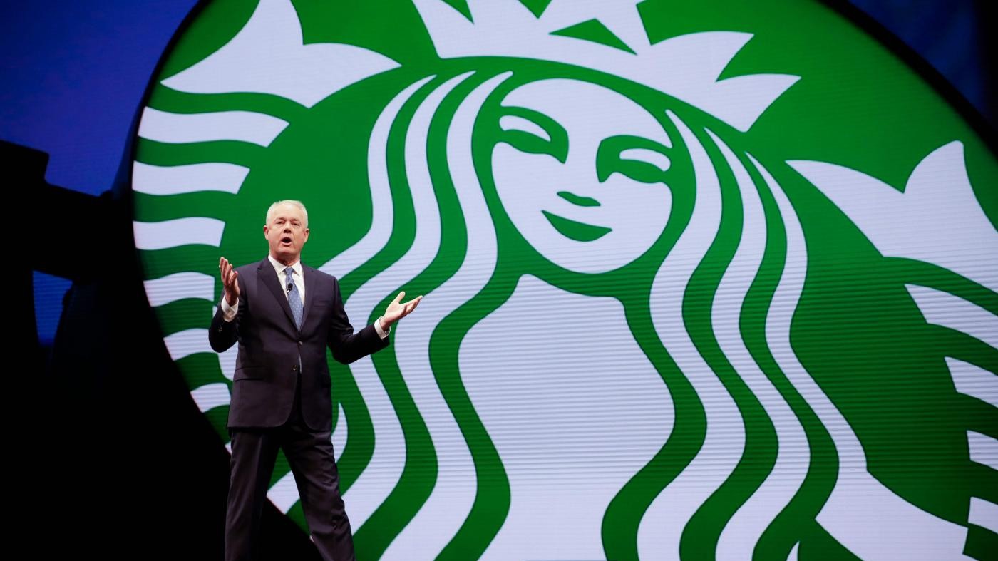 Starbucks chiude tutti i suoi negozi: i dipendenti seguiranno un corso anti-razzismo