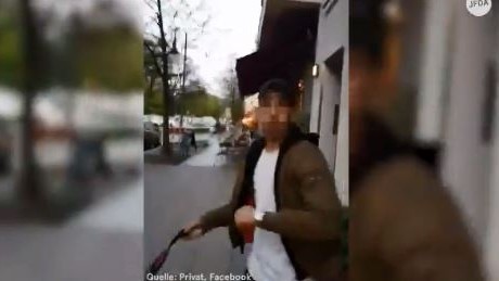 Attacco antisemita a Berlino: due uomini con la kippah insultati e aggrediti | Video