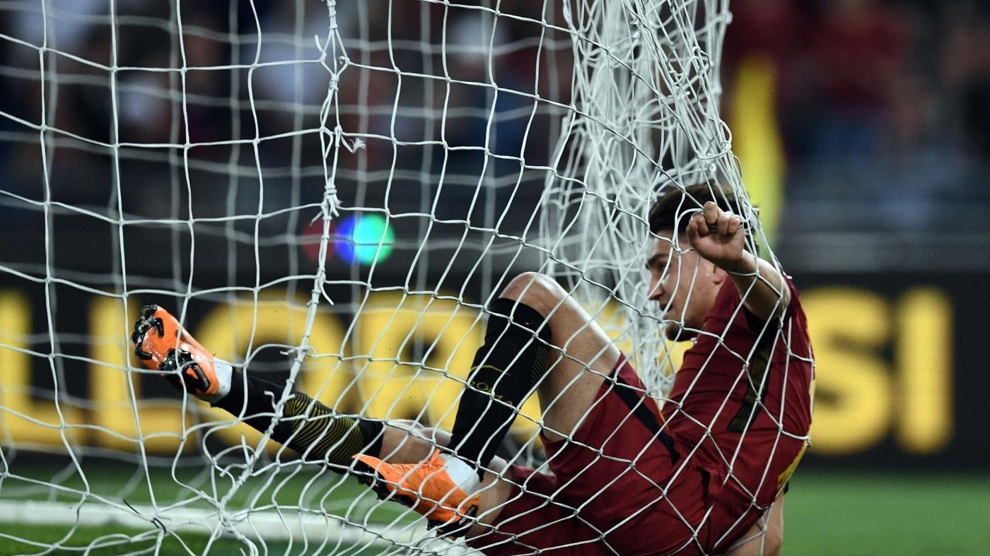 La Roma difende il terzo posto. Genoa battuto, ma grazie Alisson