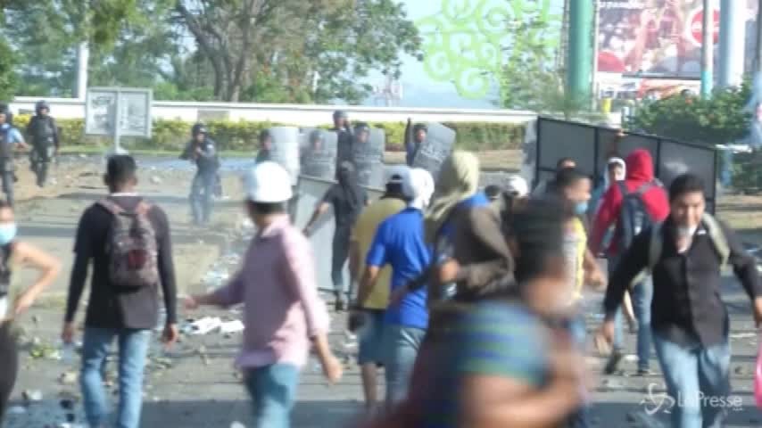 Scontri in Nicaragua, almeno 25 morti