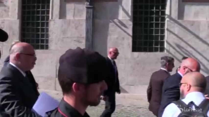Fico va al Colle e non parla con i giornalisti: “Ma sul Napoli che fatica non rispondere”