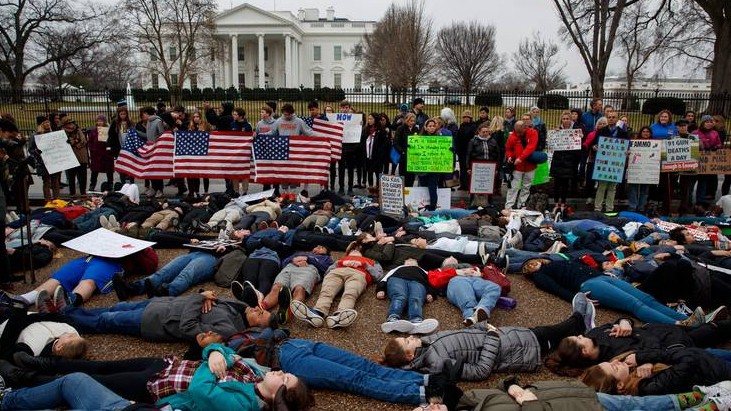 Studenti Usa alla Casa Bianca: “Stop armi, scuole sicure”