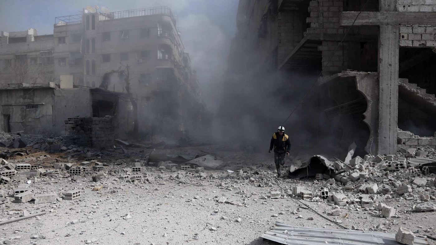 Siria, nuovi bombardamenti su Ghouta Est: da domenica 500 civili uccisi