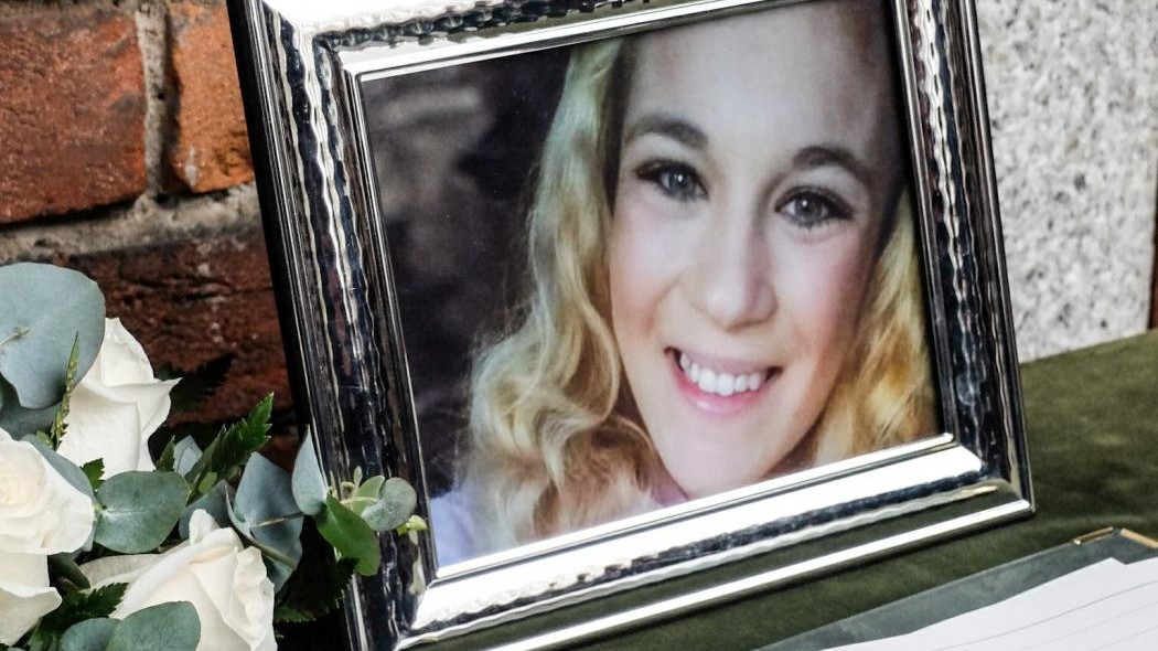 Milano, rabbia a funerali Jessica, madre sviene. Parroco: “Morta per un ‘no'”