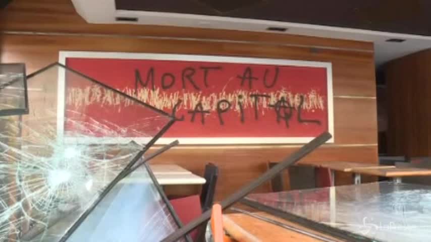 Primo maggio di proteste: scontri a Parigi