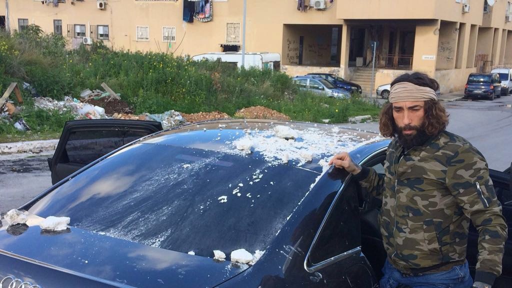 Palermo, sassi e colpi di pistola contro troupe Striscia la notizia