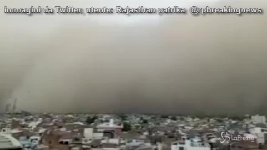 India, tempesta di sabbia provoca 77 morti