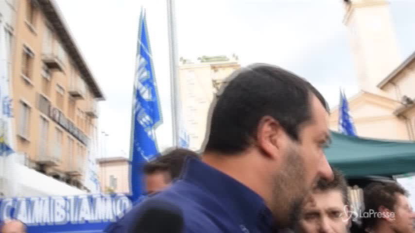 Bagno di folla a Cinisello per Salvini