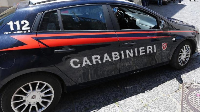Milano, stragola la fidanzata e minaccia padre con coltello: arrestato