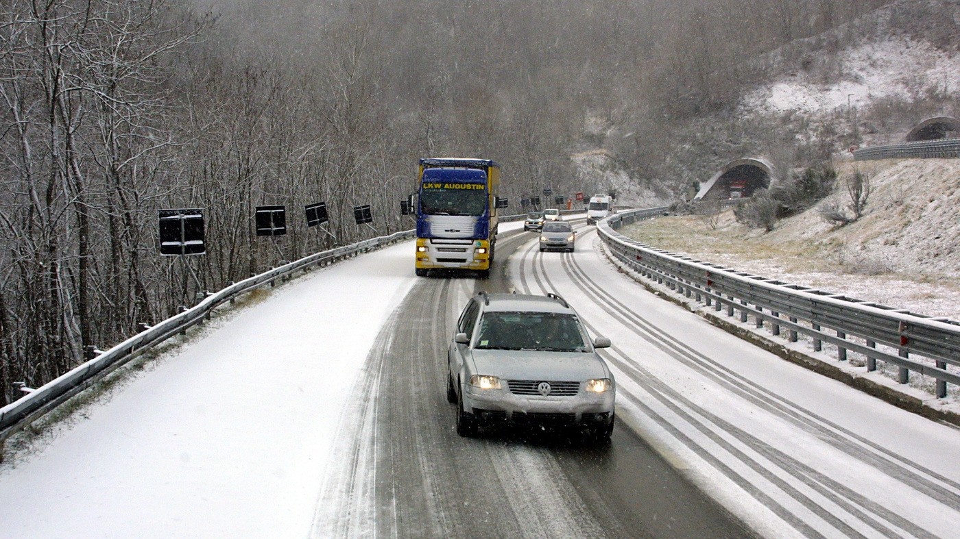 Allarme pioggia gelata, riaperte autostrade in Liguria, Emilia Romagna e Toscana