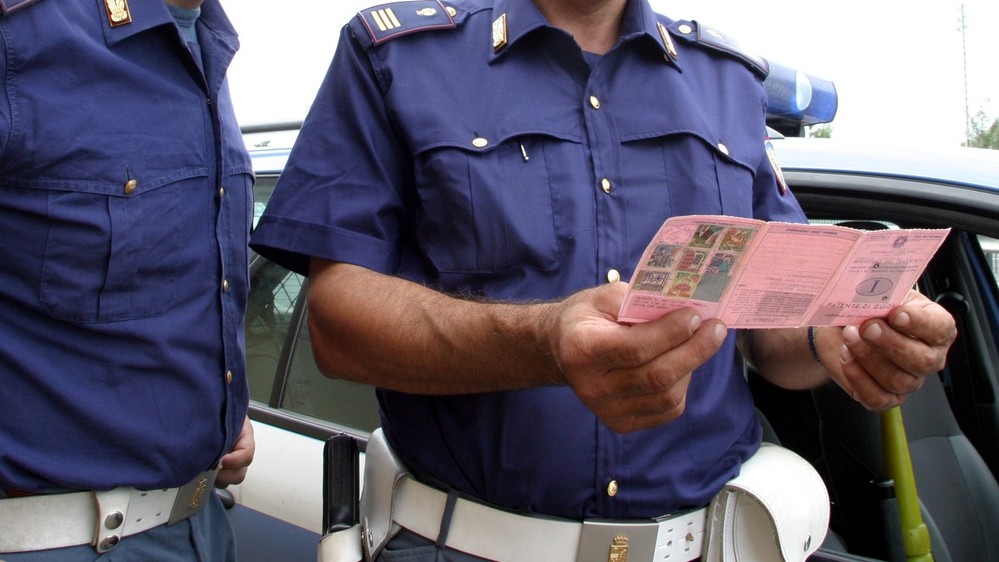 Catania, patente sospesa perché gay: 100mila euro di risarcimento