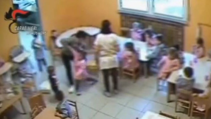 Pordenone, maltrattamenti in asilo nido: indagate quattro maestre e una bidella