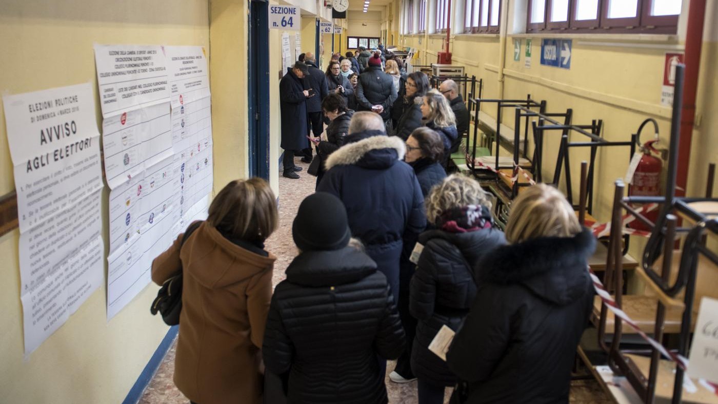 Elezioni, urne aperte dalle 7 alle 23. Affluenza alle 19: 58,4%