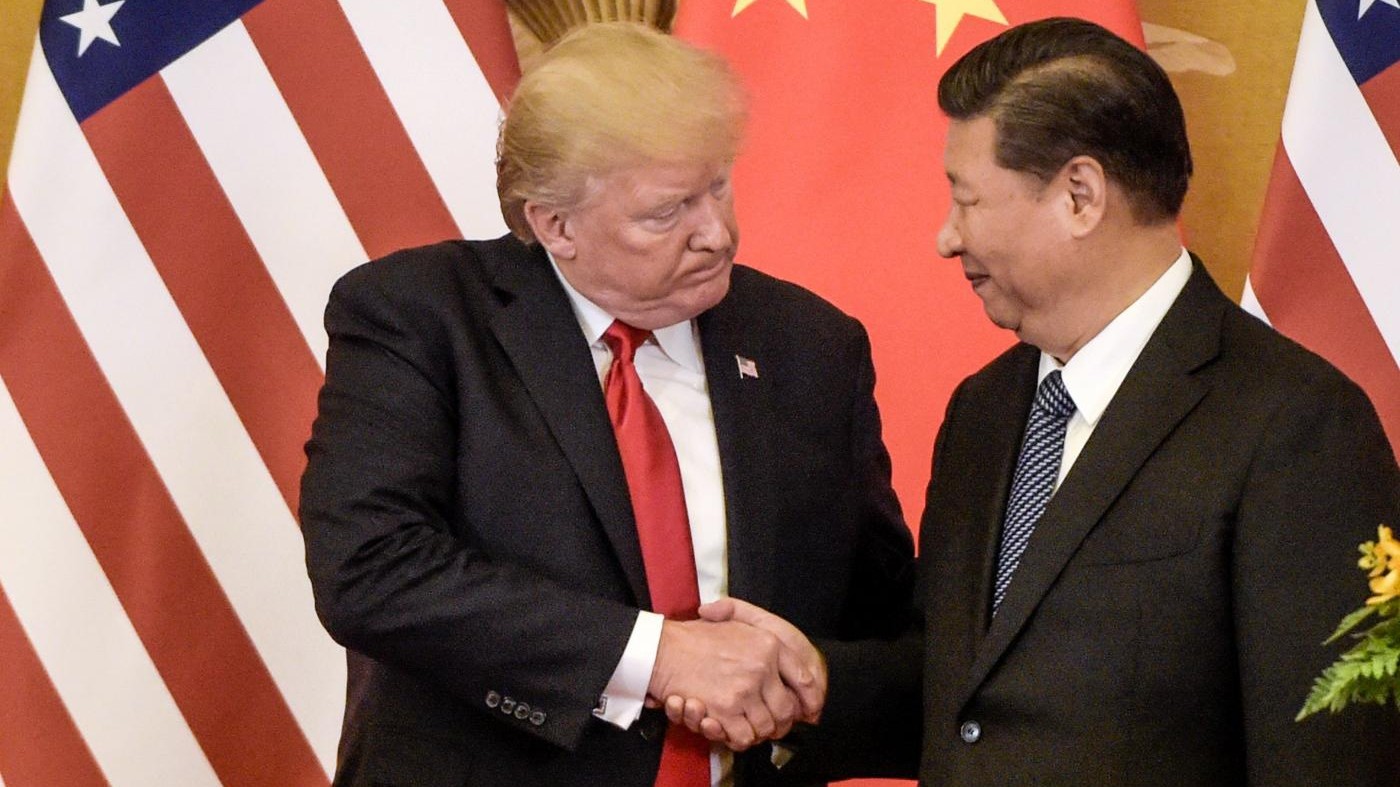 Trump si complimenta con Xi Jinping: “Presidente a vita? Magari un giorno anche io…”