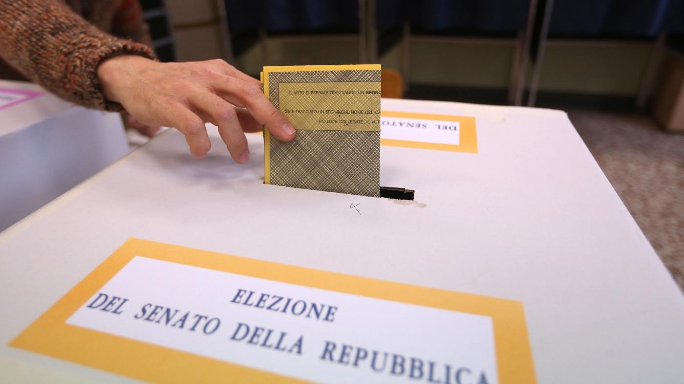 Elezioni, urne aperte dalle 7 alle 23. Affluenza alle ore 19: 58,42%