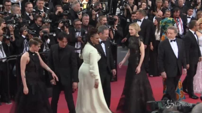 Festival di Cannes, sul red carpet la giuria guidata da Cate Blanchett