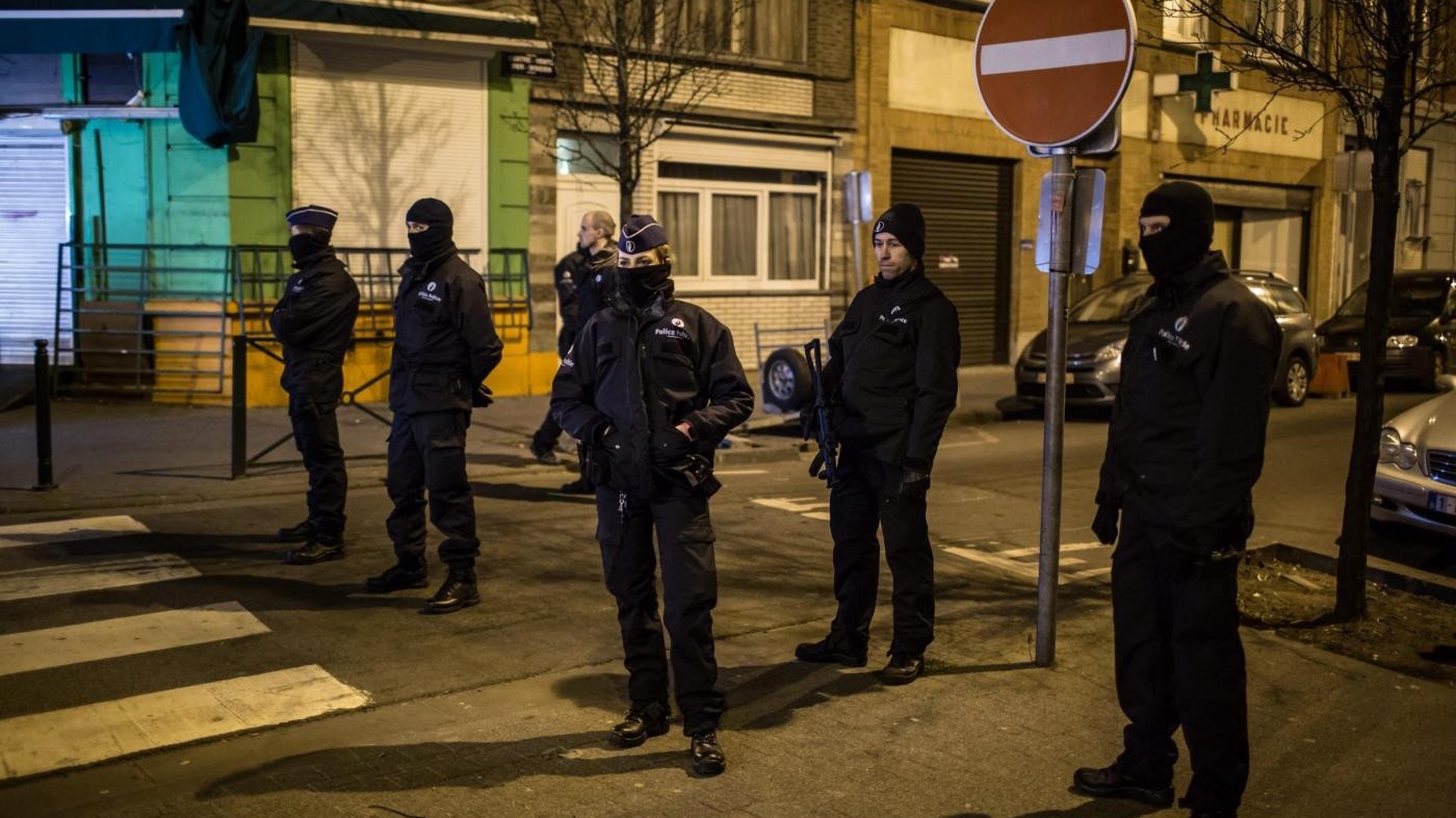 Terrorismo, preparavano attentati in Belgio: otto arresti a Molenbeek