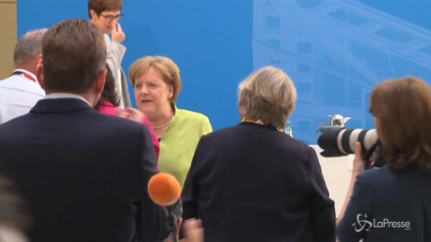 Nucleare, Merkel: “Resteremo fedeli all’accordo”