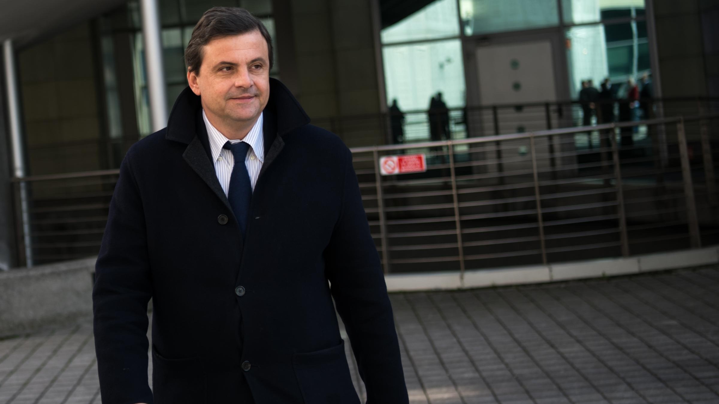 Calenda si iscrive al Pd: “Bisogna risollevare il partito”