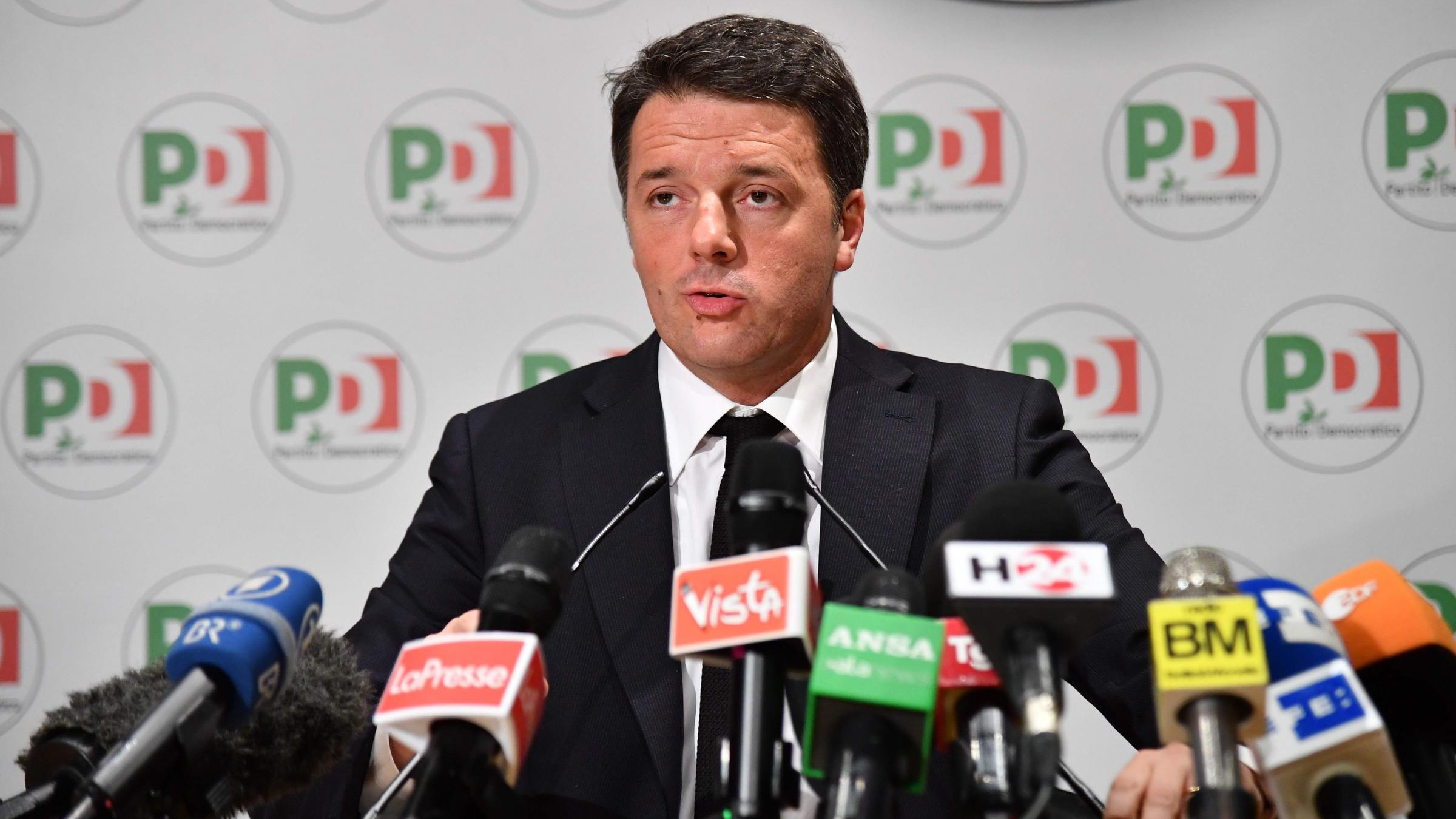 Renzi non andrà al Colle per le consultazioni: “Decide direzione, io vado a sciare”