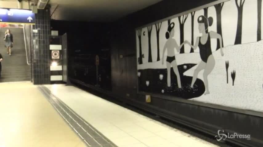 Esposizione di artisti contemporanei nella metro di Stoccolma
